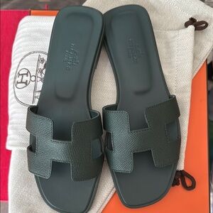 NWT *rare color* Hermes Oran Vert sandals